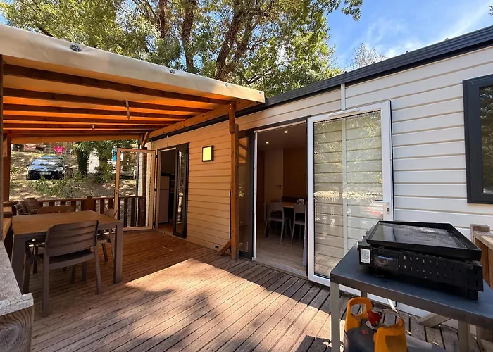 キャンプ場 Parc Bellevue 4*